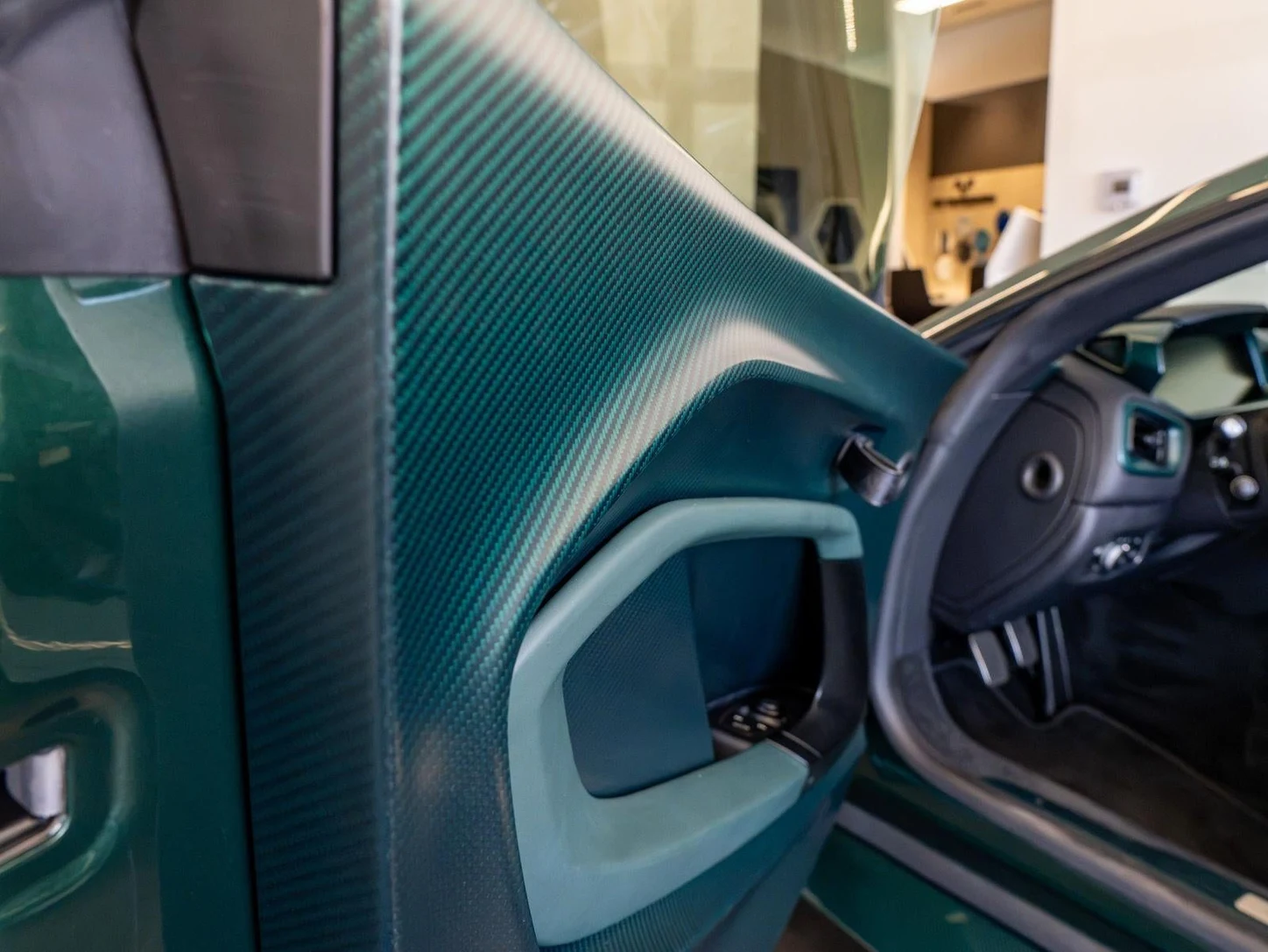 2024 Aston Martin Valour, 17/20