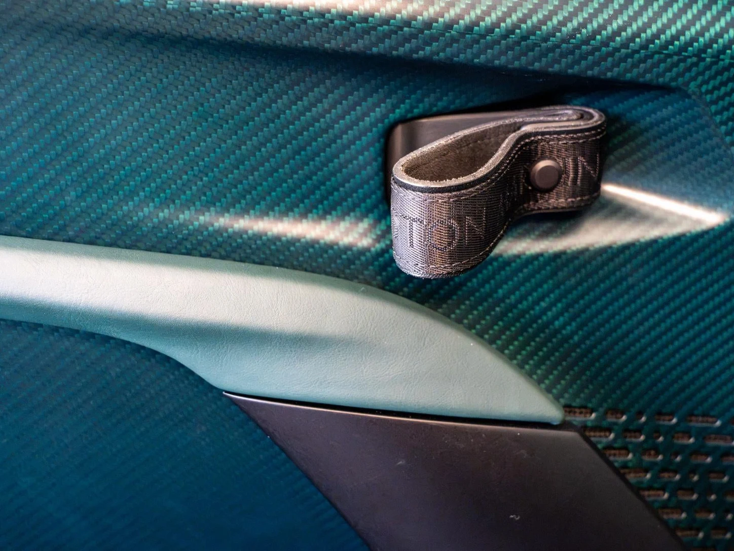 2024 Aston Martin Valour, 18/20