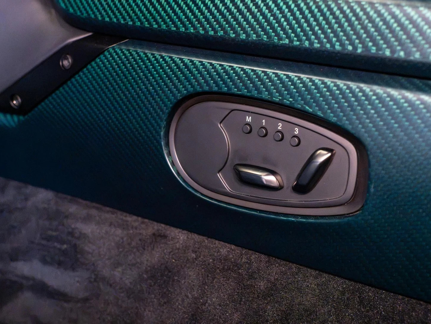 2024 Aston Martin Valour, 19/20
