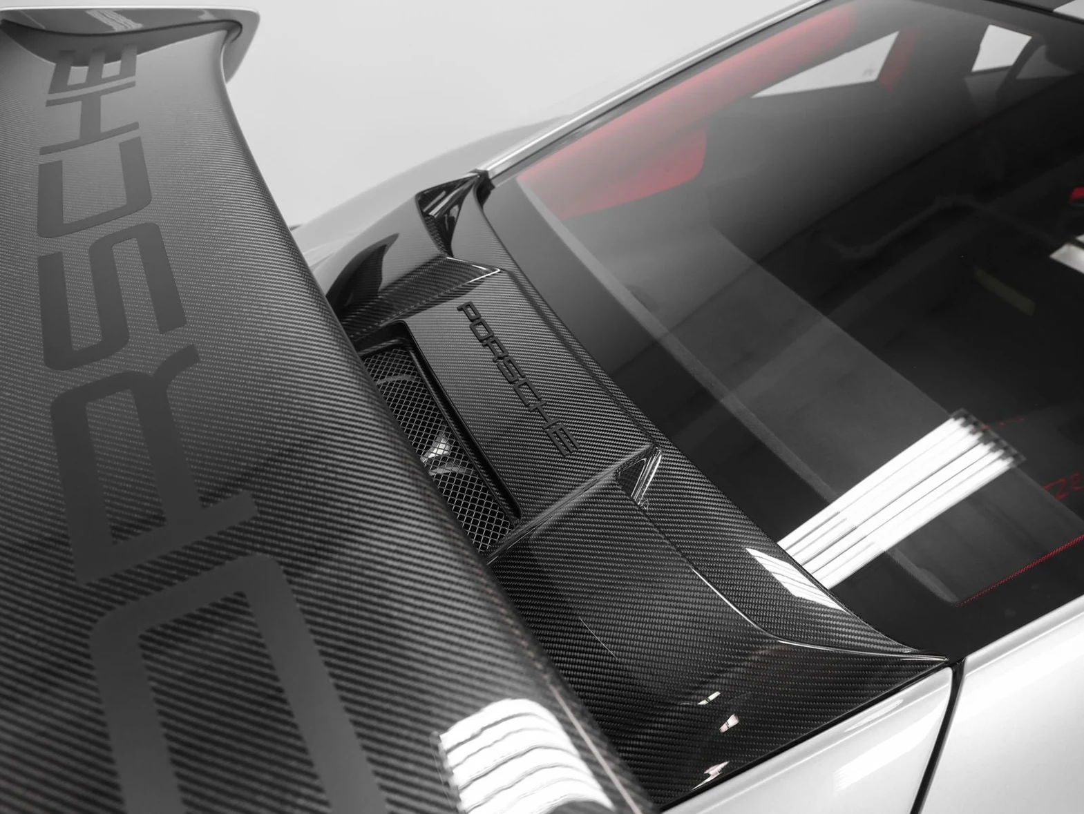 2018 Porsche 911 GT2 RS (991.2), 18/20
