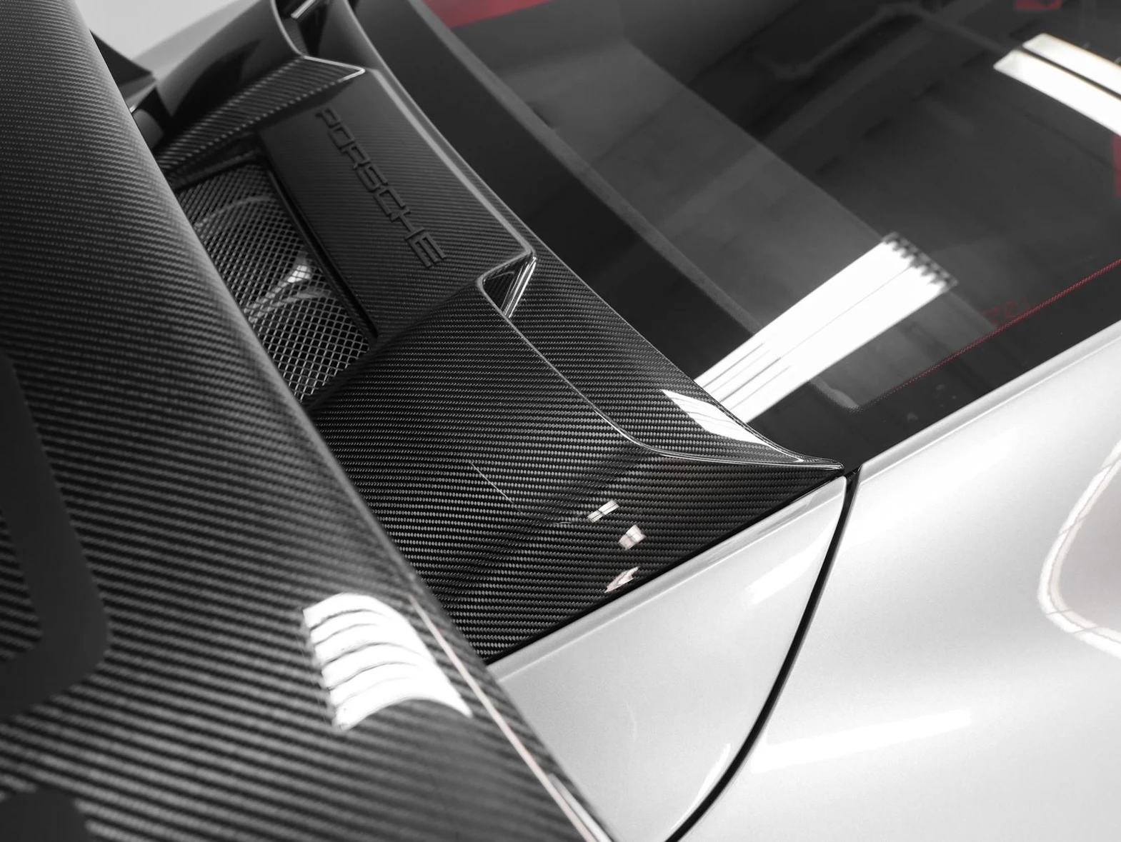 2018 Porsche 911 GT2 RS (991.2), 19/20