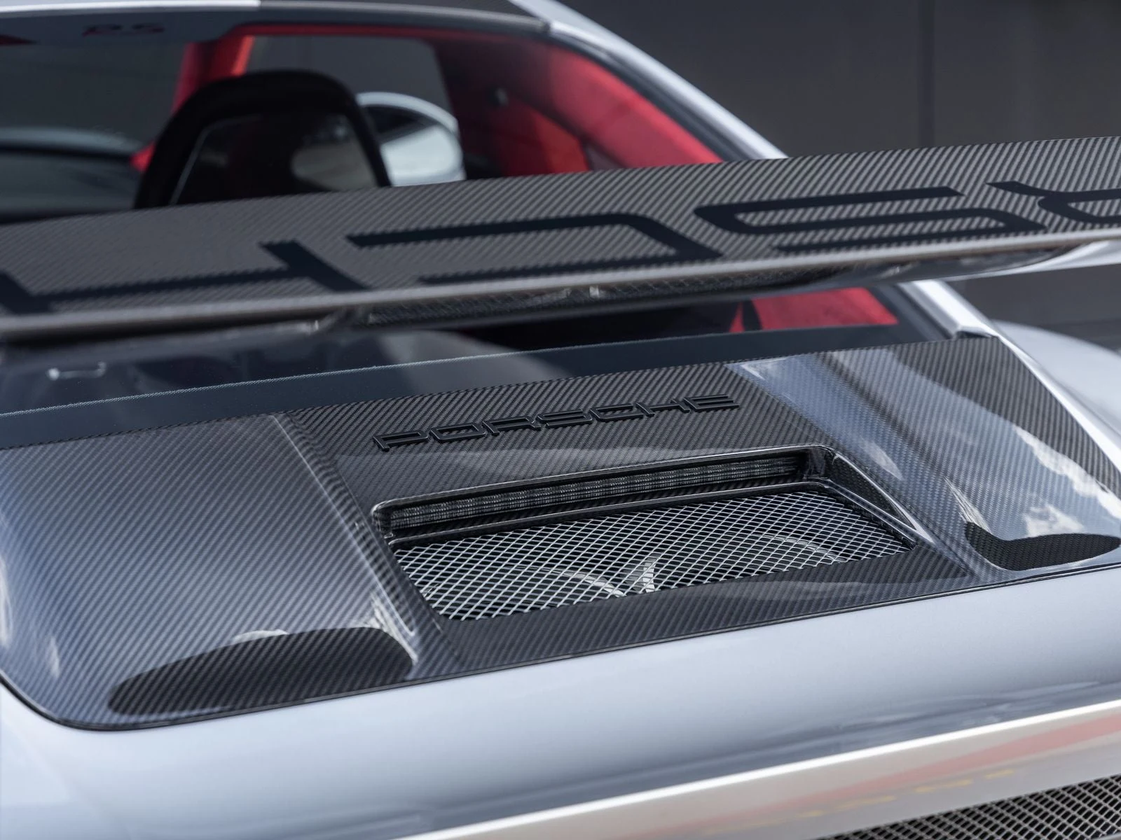 2018 Porsche 911 GT2 RS (991.2), 18/20