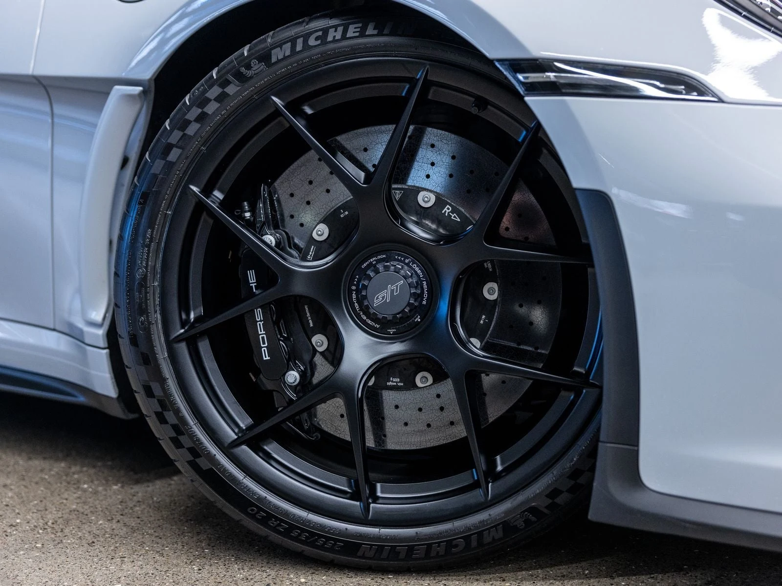 2024 Porsche 911 S/T, 19/20