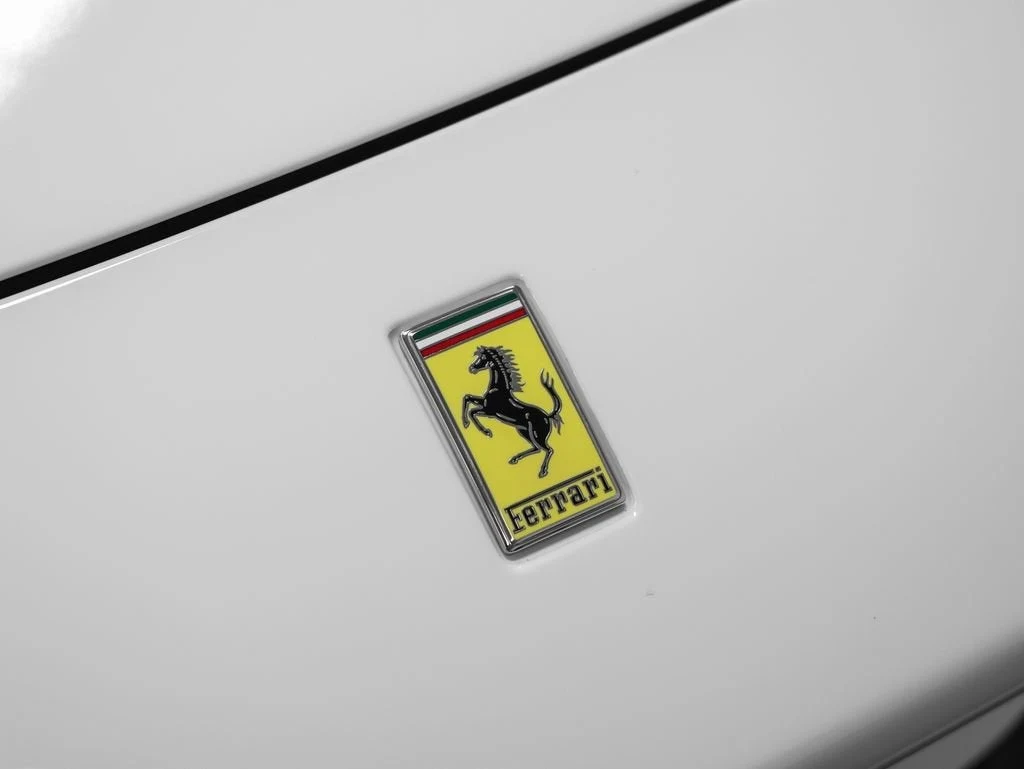 2022 Ferrari F8 Spider, 6/20