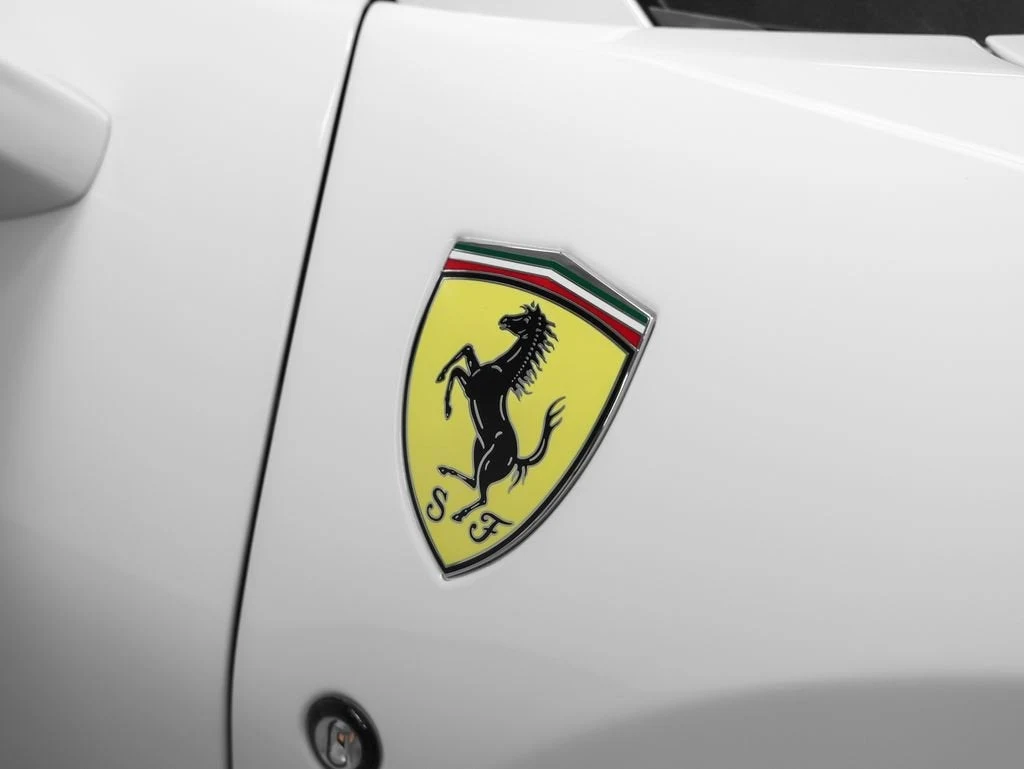 2022 Ferrari F8 Spider, 8/20
