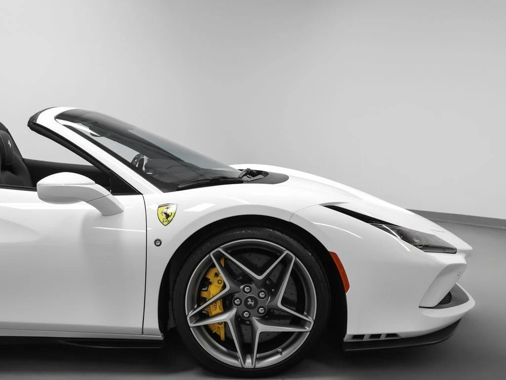 2022 Ferrari F8 Spider, 9/20