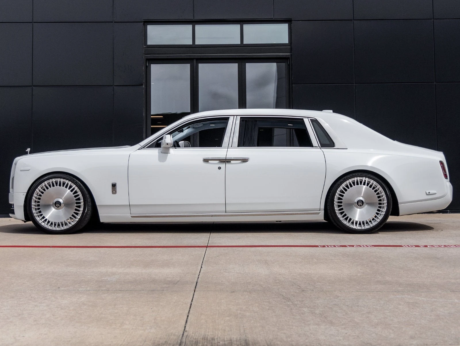 2023 Rolls-Royce Phantom VIII Series II, 2/20