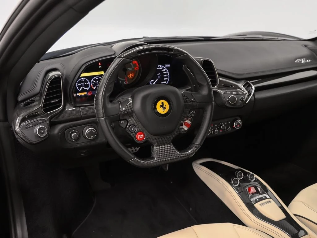 2010 Ferrari 458 Italia, 2/20