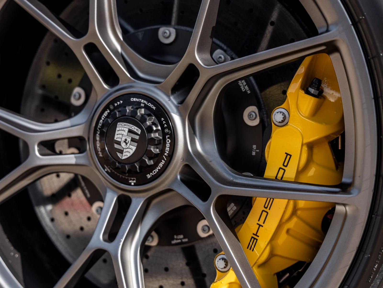 2026 Porsche 911 GT3 Touring (992.2), 19/20