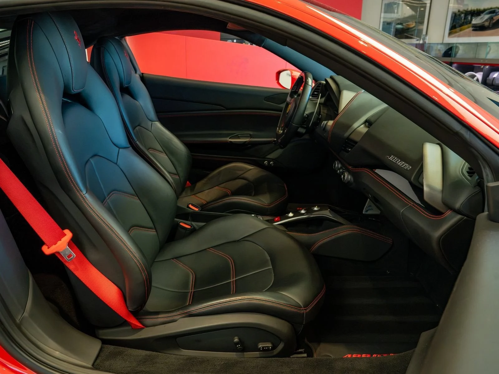2019 Ferrari 488 GTB, 18/20
