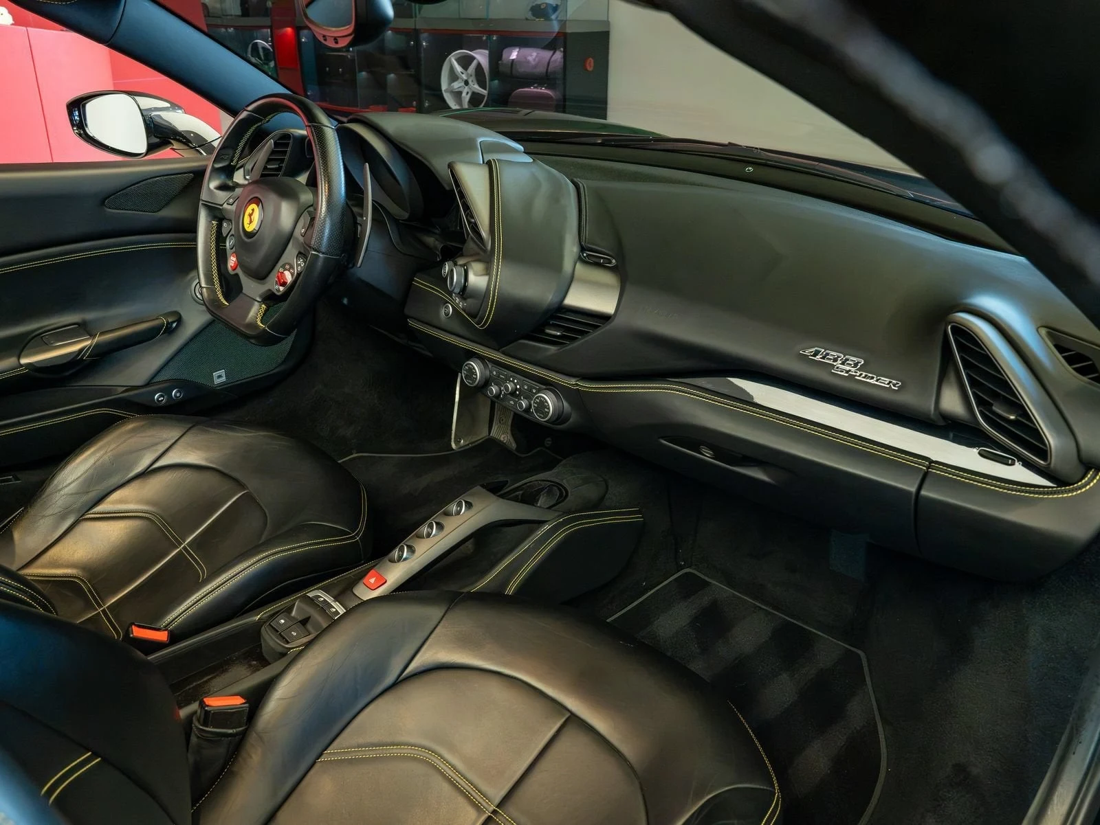 2018 Ferrari 488 Spider, 17/20