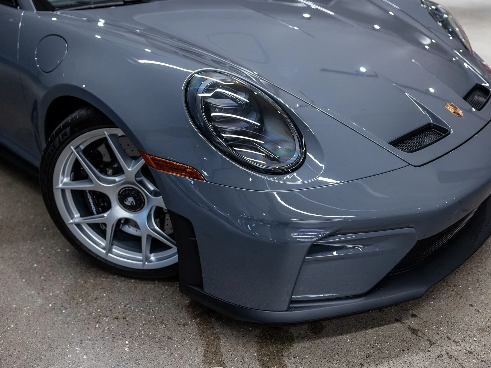 2025 Porsche 911 GT3 Touring (992.2), 18/20