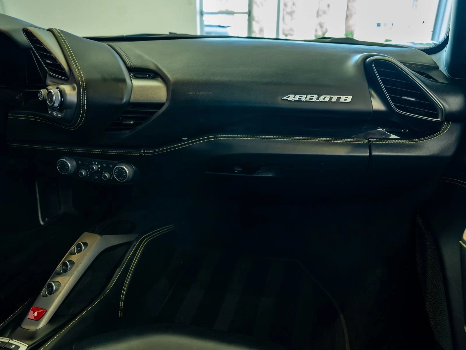 2016 Ferrari 488 GTB, 16/20