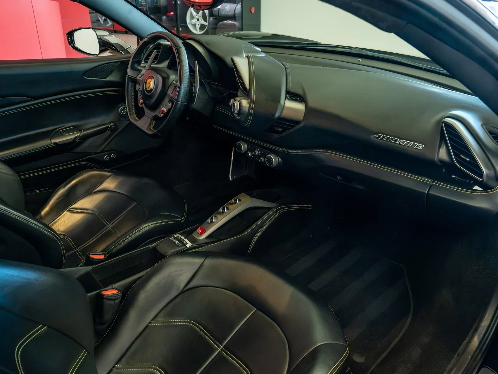 2016 Ferrari 488 GTB, 17/20
