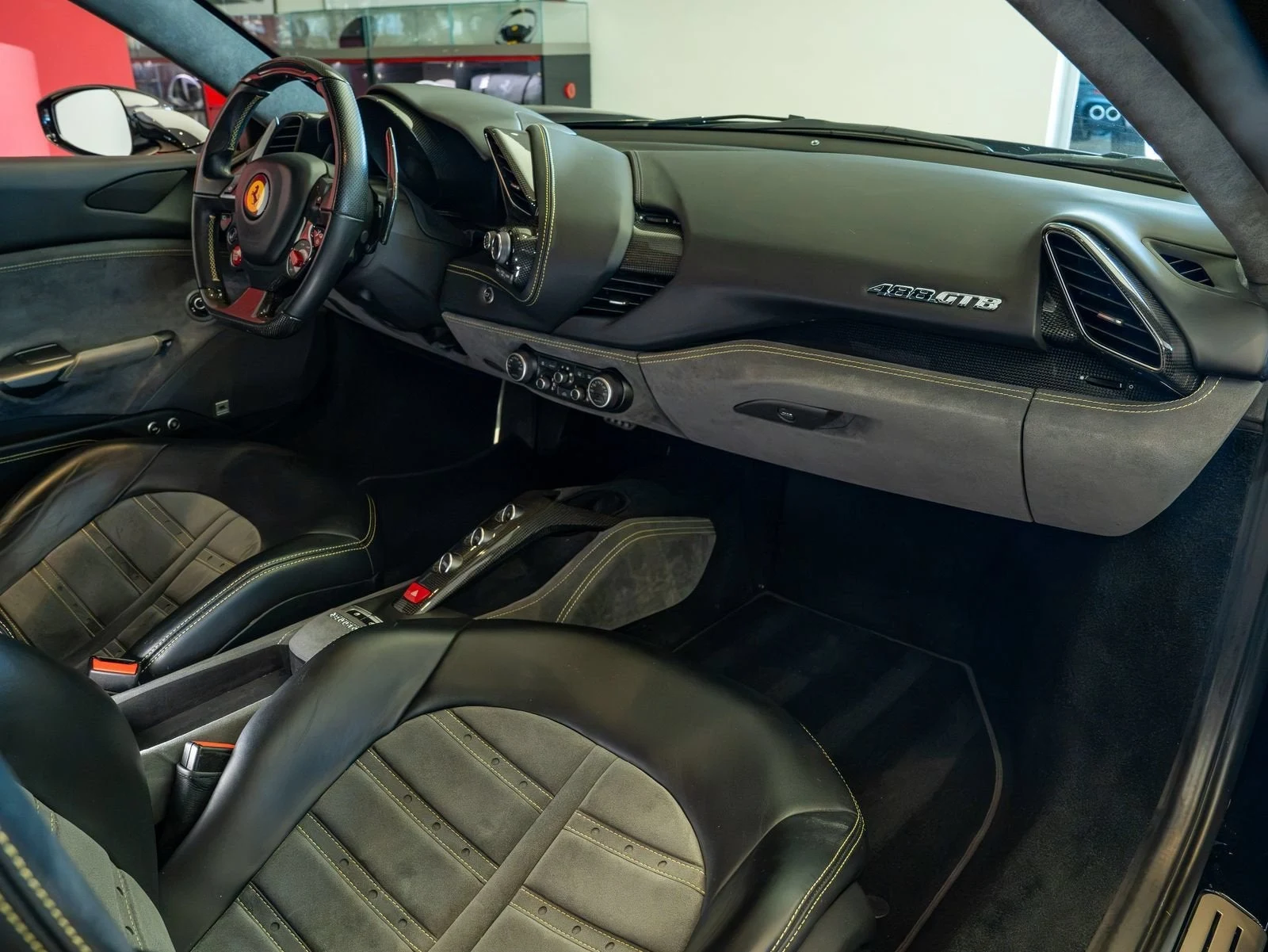 2018 Ferrari 488 GTB, 17/20