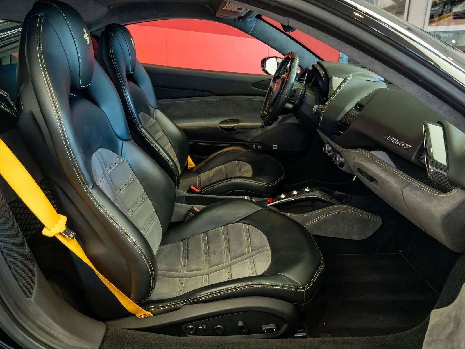 2018 Ferrari 488 GTB, 18/20