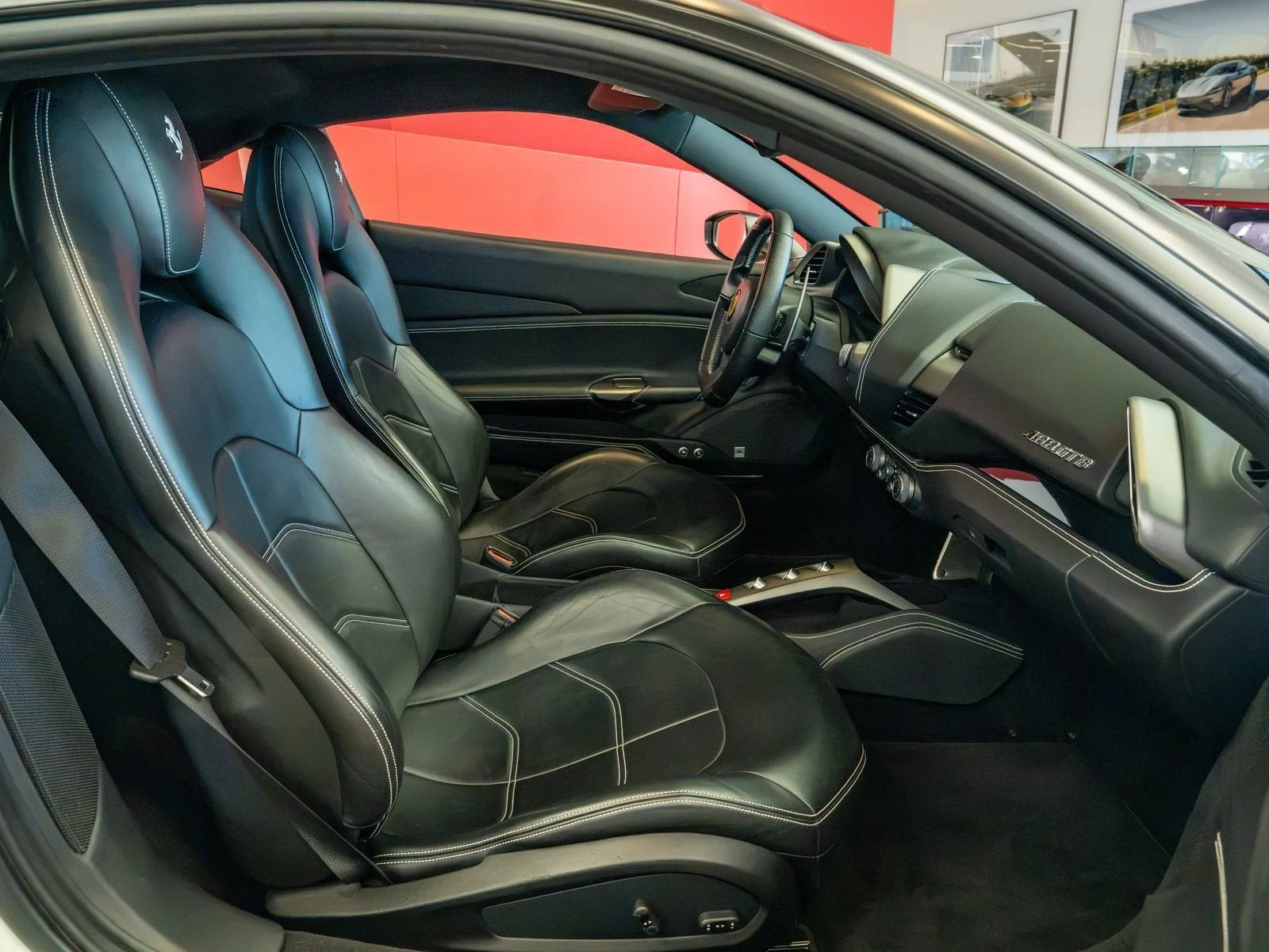 2016 Ferrari 488 GTB, 18/20