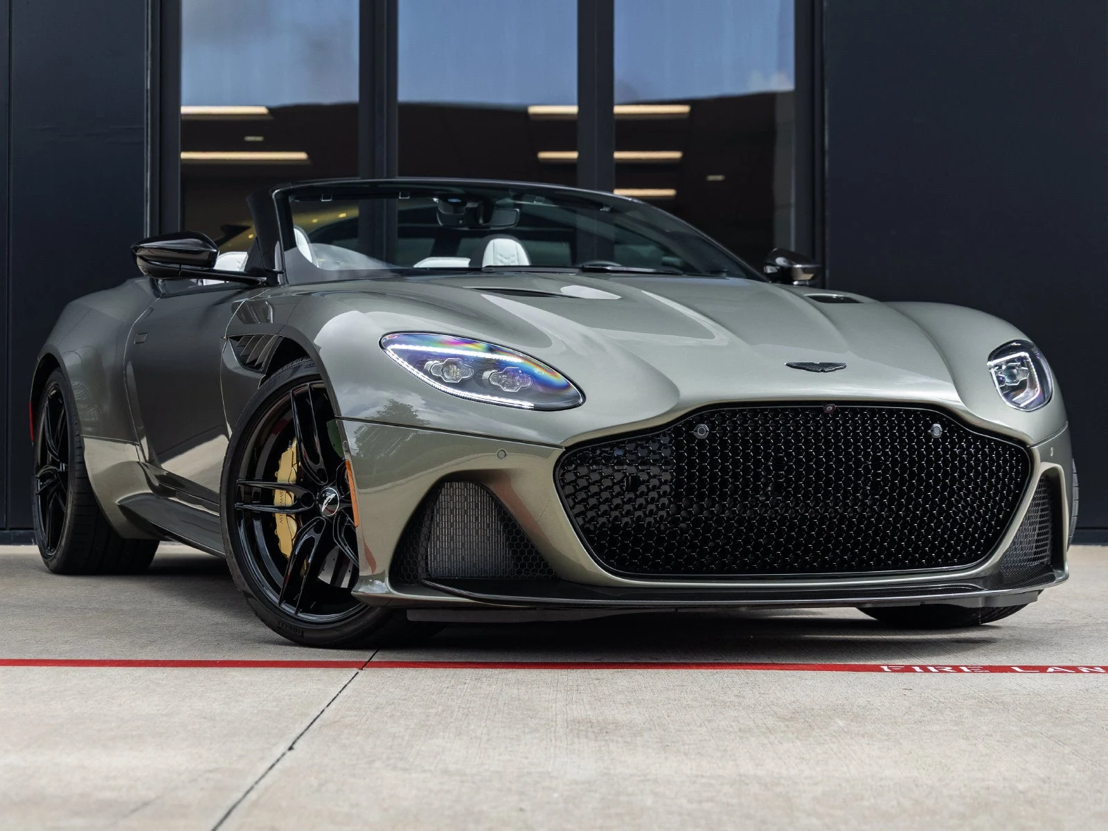 2023 Aston Martin DBS Volante, 2/20