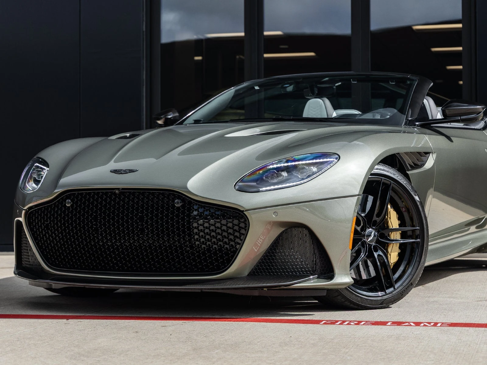 2023 Aston Martin DBS Volante, 3/20