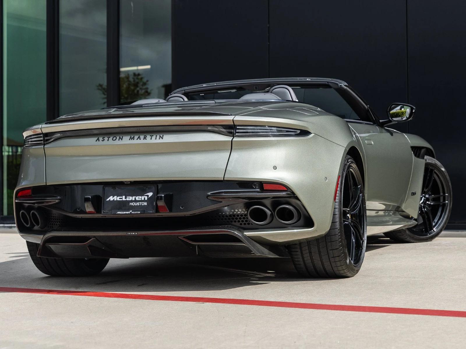 2023 Aston Martin DBS Volante, 9/20