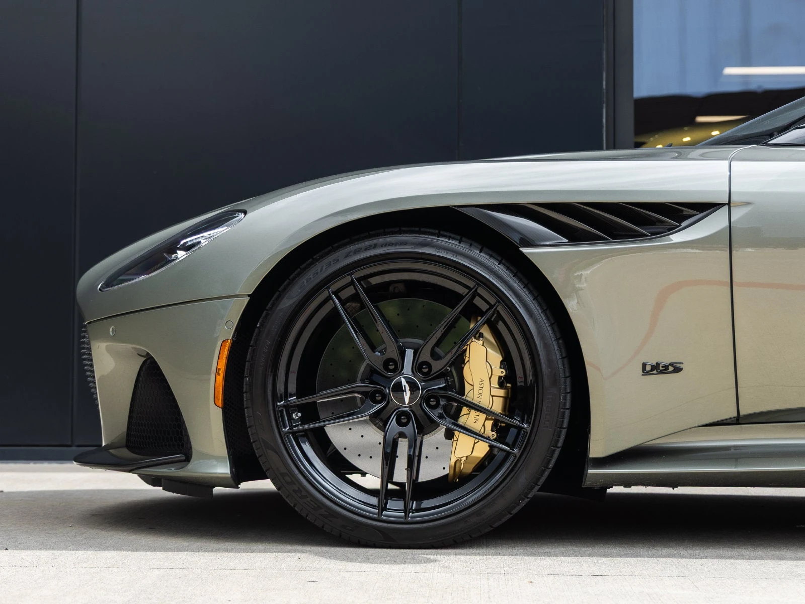 2023 Aston Martin DBS Volante, 12/20