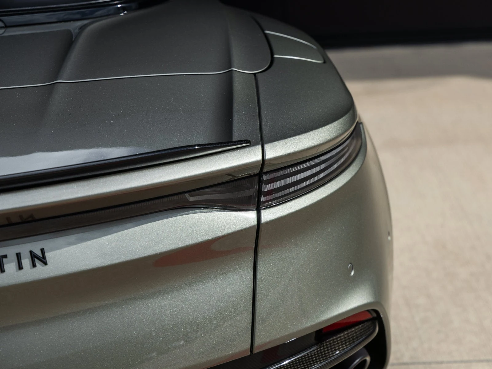 2023 Aston Martin DBS Volante, 13/20
