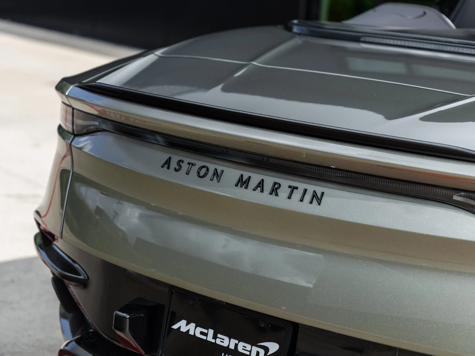 2023 Aston Martin DBS Volante, 14/20