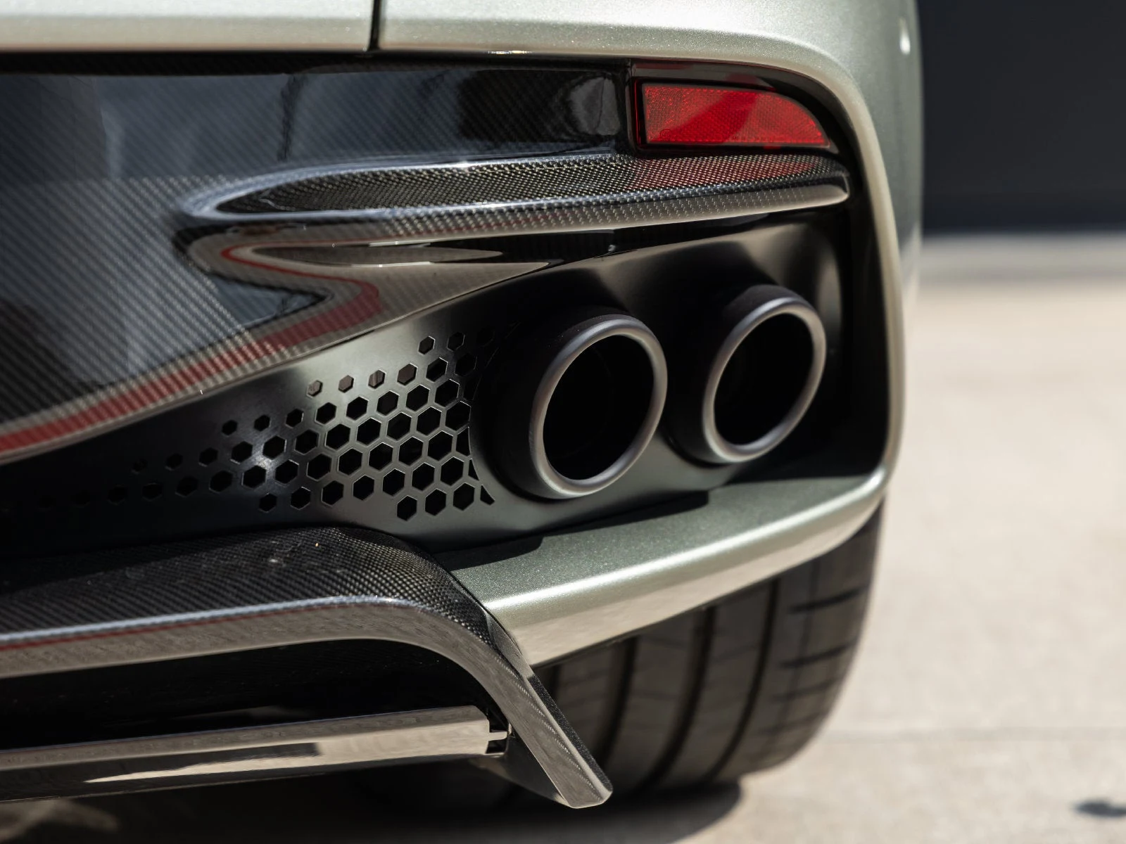 2023 Aston Martin DBS Volante, 15/20