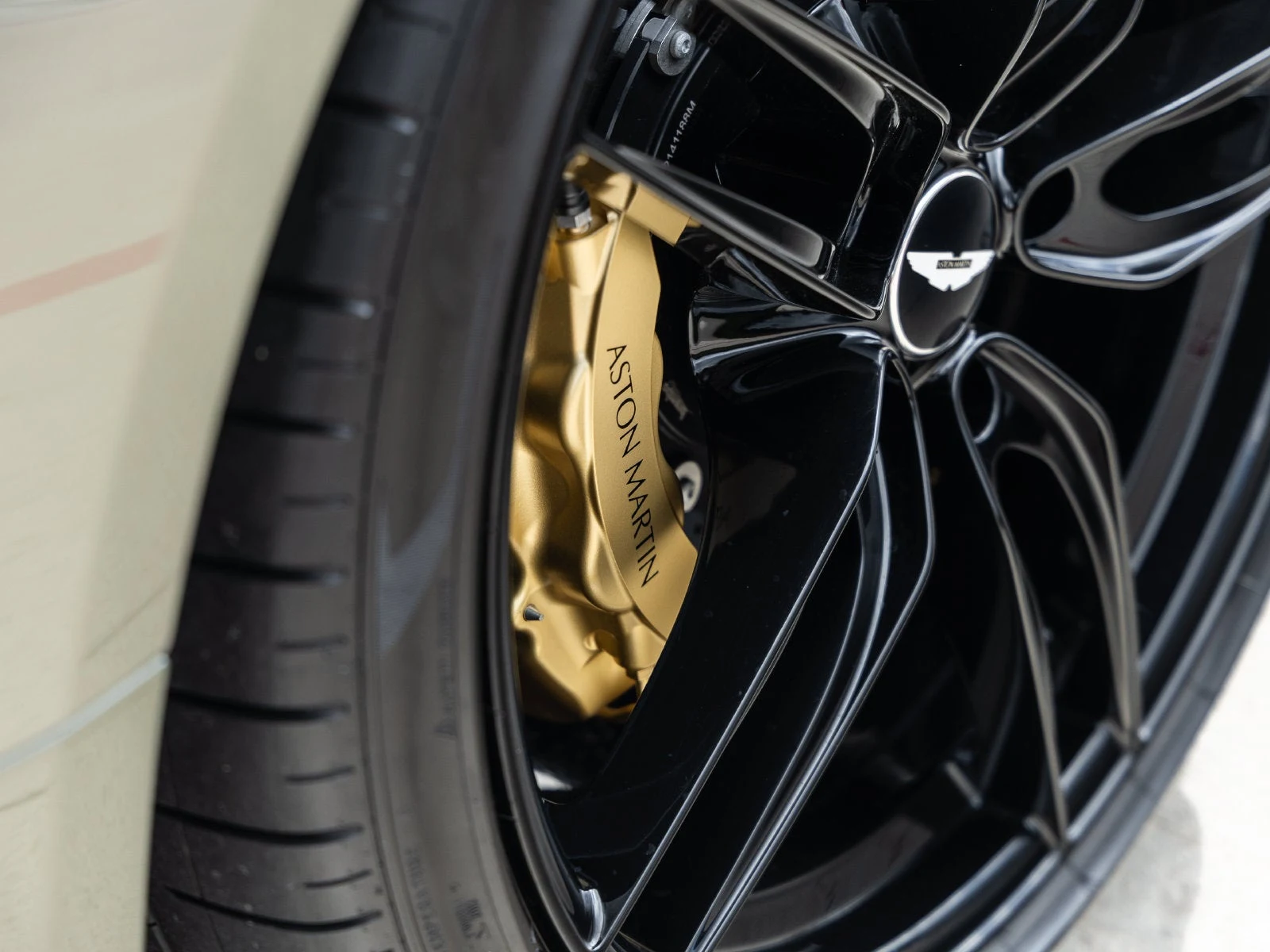 2023 Aston Martin DBS Volante, 18/20