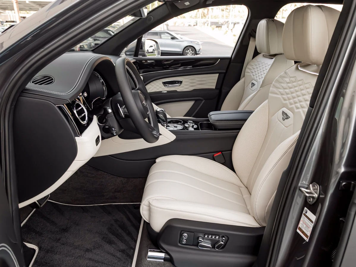 2026 Bentley Bentayga Azure V8, 2/20