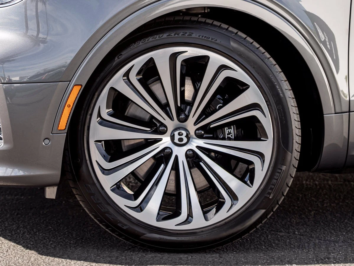 2026 Bentley Bentayga Azure V8, 14/20