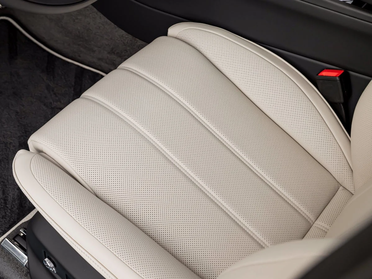 2026 Bentley Bentayga Azure V8, 17/20