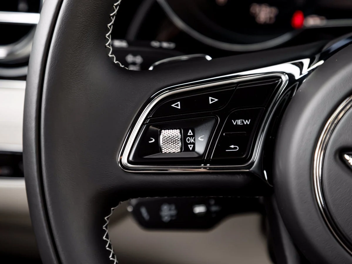 2026 Bentley Bentayga Azure V8, 20/20
