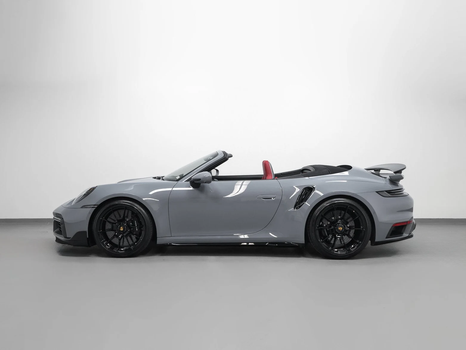 2024 Porsche 911 Turbo S Cabriolet (992.1), 2/20
