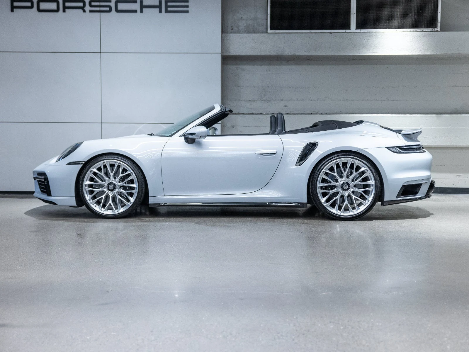 2024 Porsche 911 Turbo S Cabriolet (992.1), 2/20