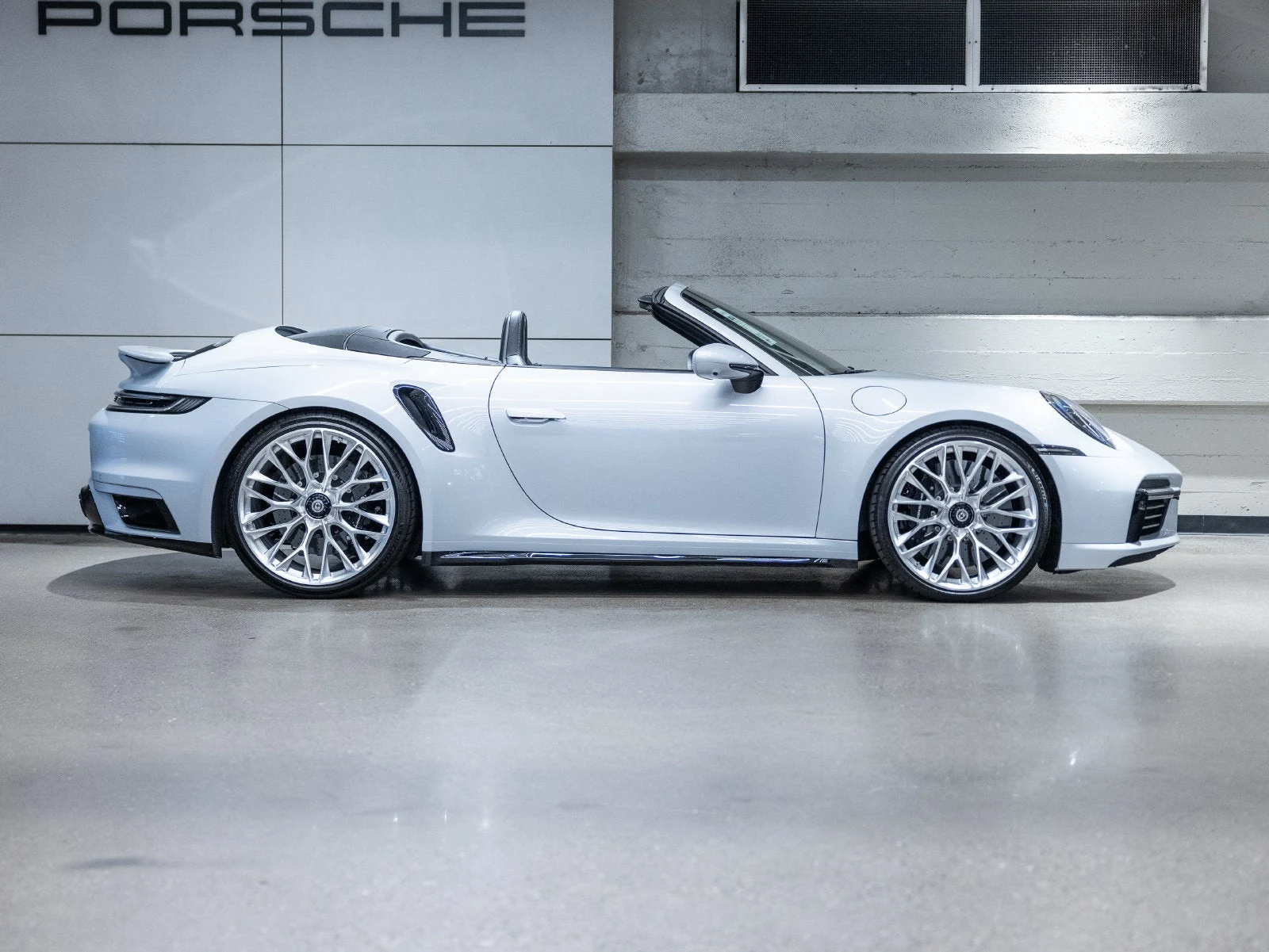 2024 Porsche 911 Turbo S Cabriolet (992.1), 18/20