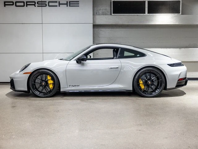 2025 Porsche 911 Carrera 4 GTS (992.2), 2/20