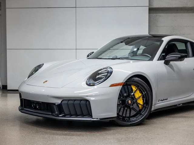 2025 Porsche 911 Carrera 4 GTS (992.2), 18/20
