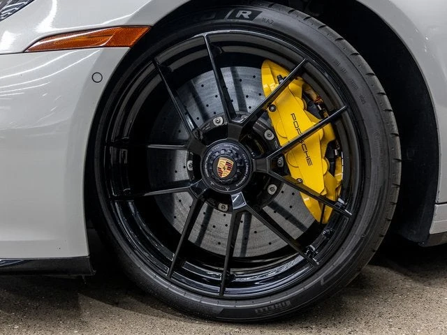 2025 Porsche 911 Carrera 4 GTS (992.2), 19/20