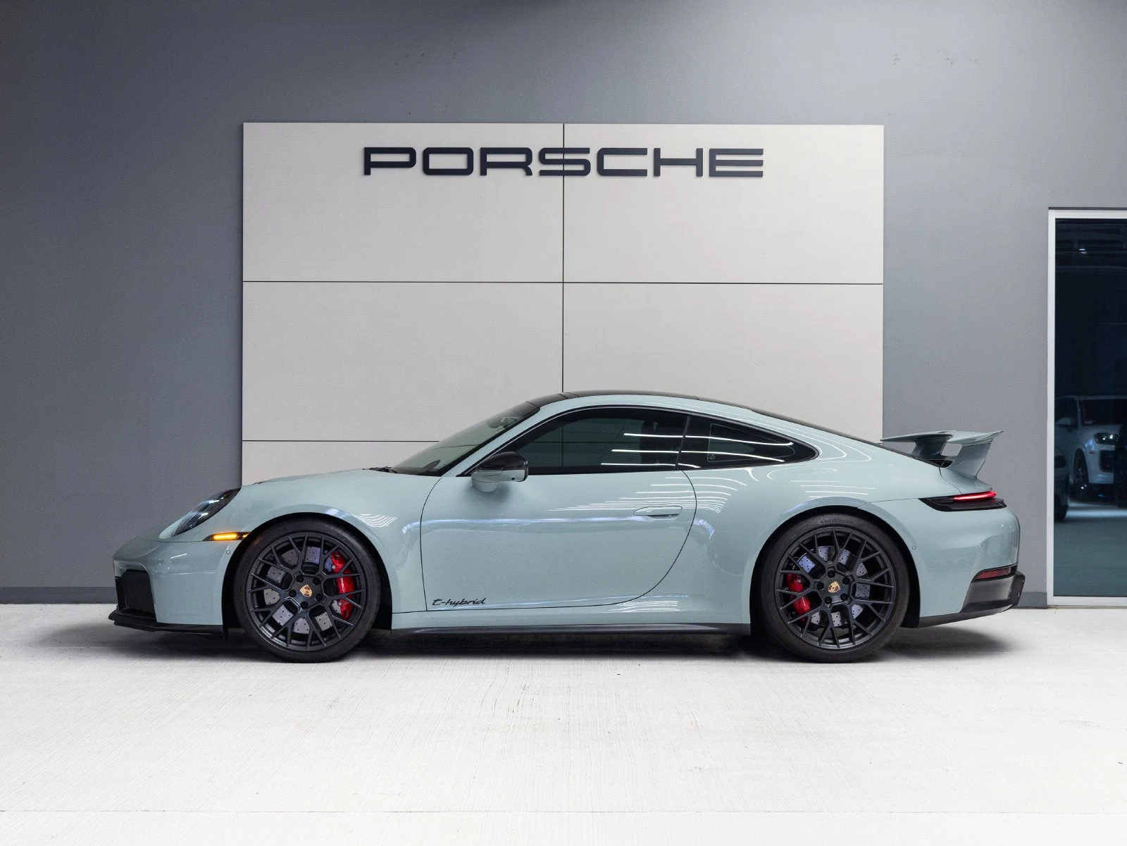 2025 Porsche 911 Carrera GTS (992.2), 2/20