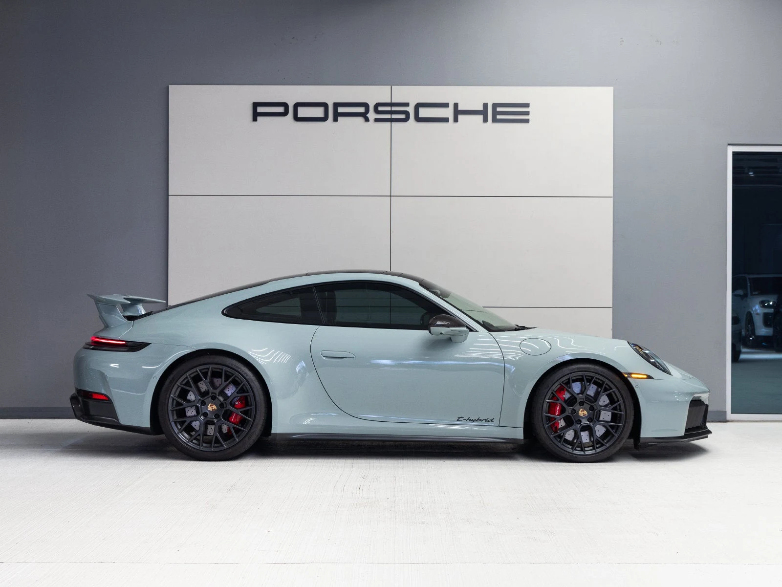 2025 Porsche 911 Carrera GTS (992.2), 8/20