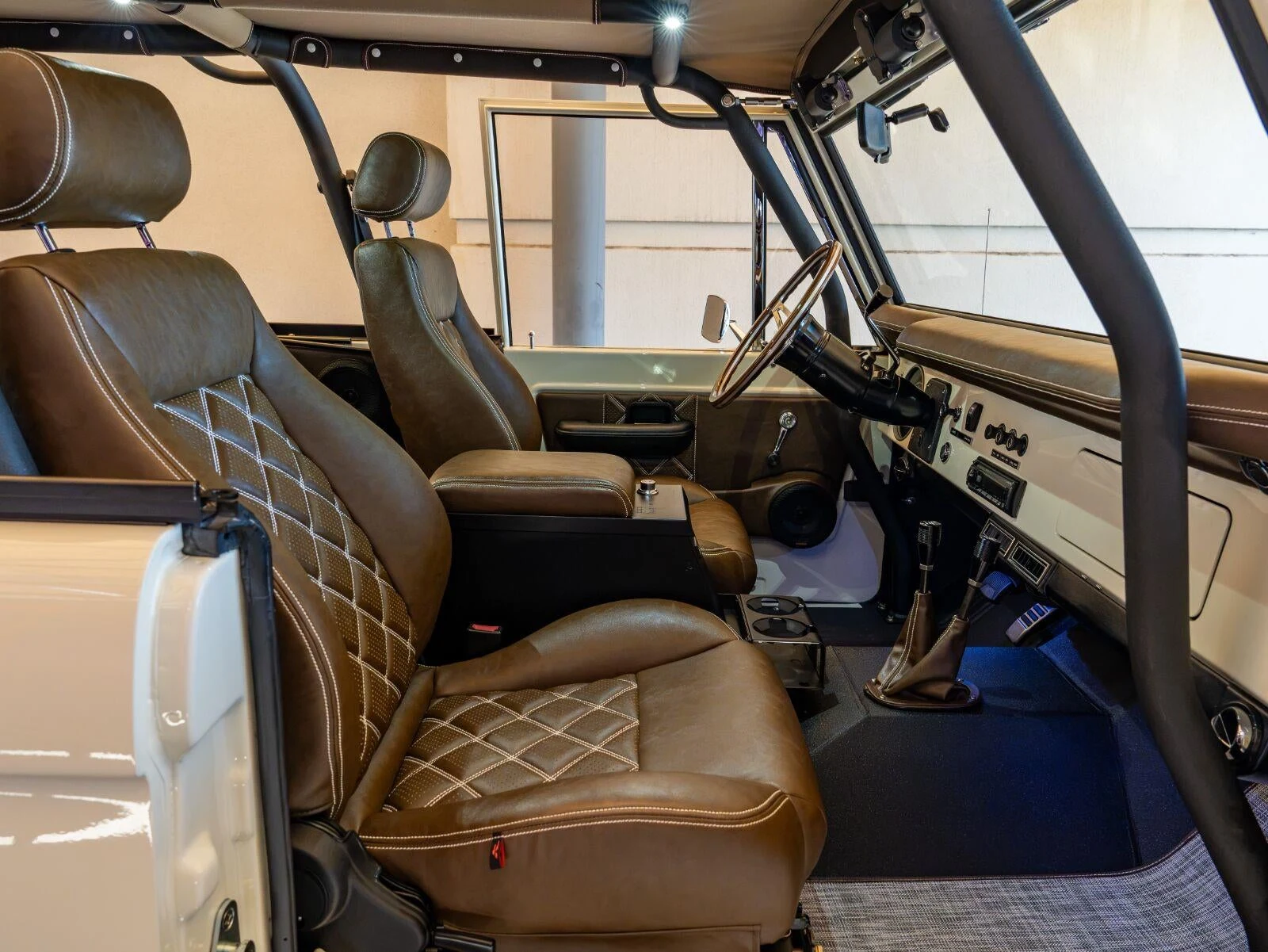 1977 Ford Bronco Velocity Signature Series (1st Generation), 19/20