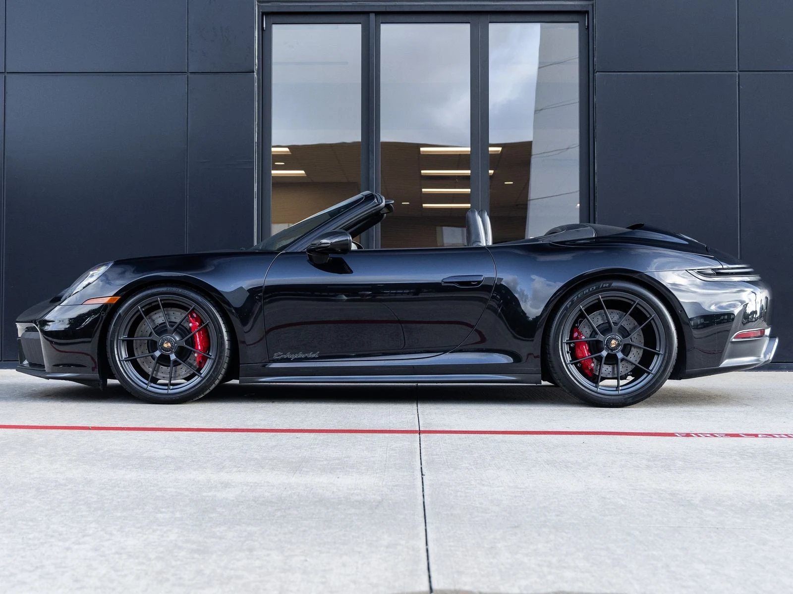 2026 Porsche 911 Carrera 4 GTS Cabriolet (992.2), 2/20