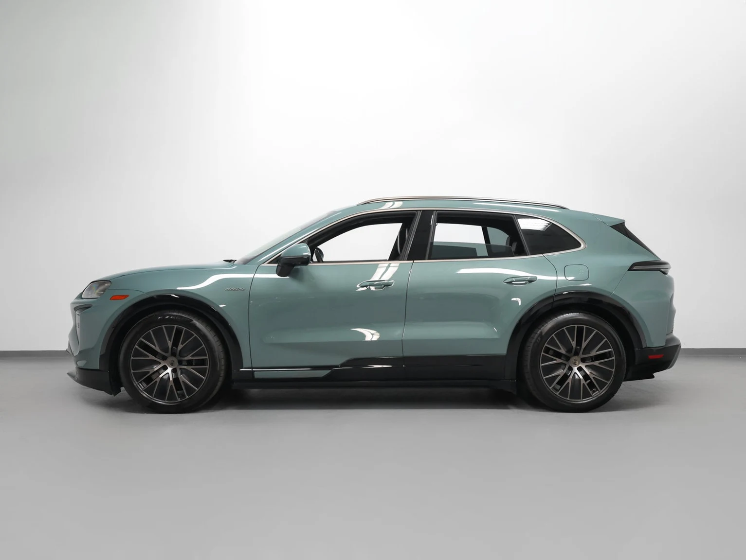 2026 Porsche Cayenne Turbo Electric (E4), 2/20