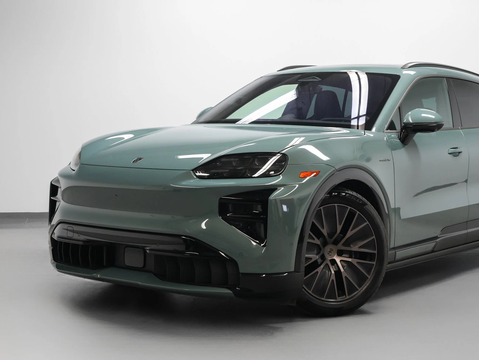 2026 Porsche Cayenne Turbo Electric (E4), 6/20