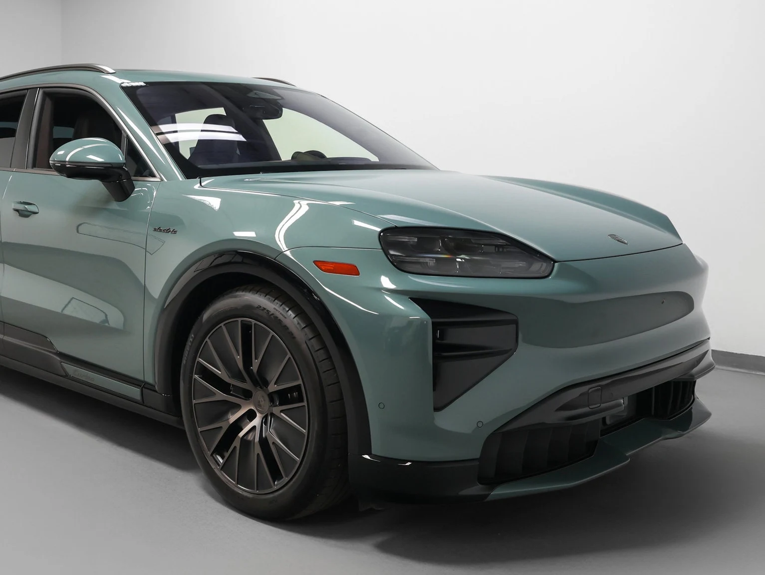 2026 Porsche Cayenne Turbo Electric (E4), 8/20