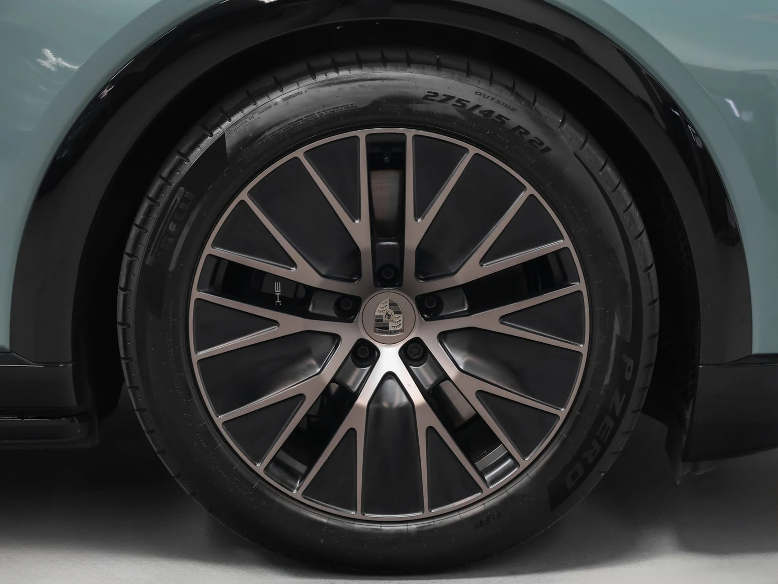 2026 Porsche Cayenne Turbo Electric (E4), 17/20