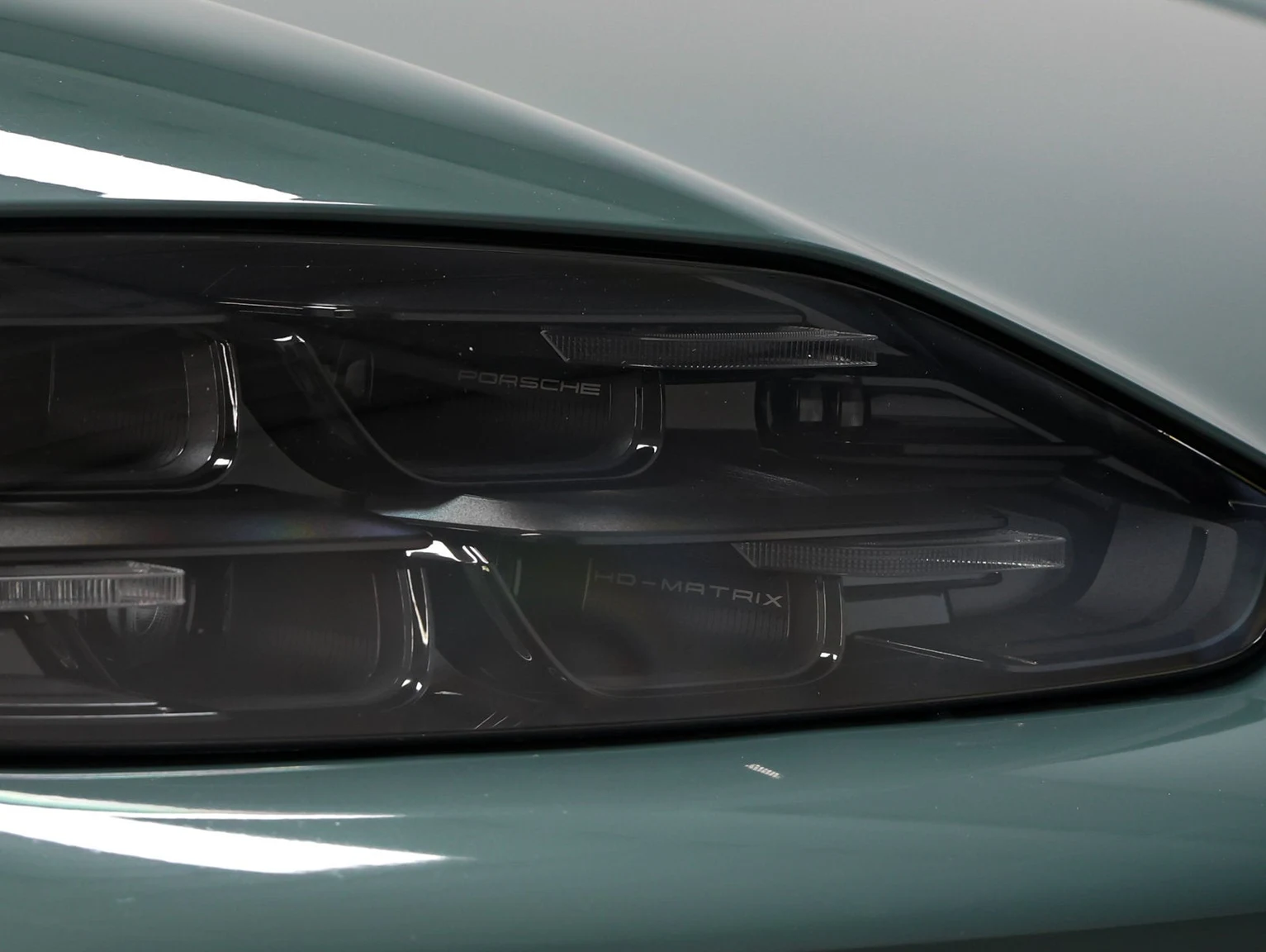 2026 Porsche Cayenne Turbo Electric (E4), 18/20