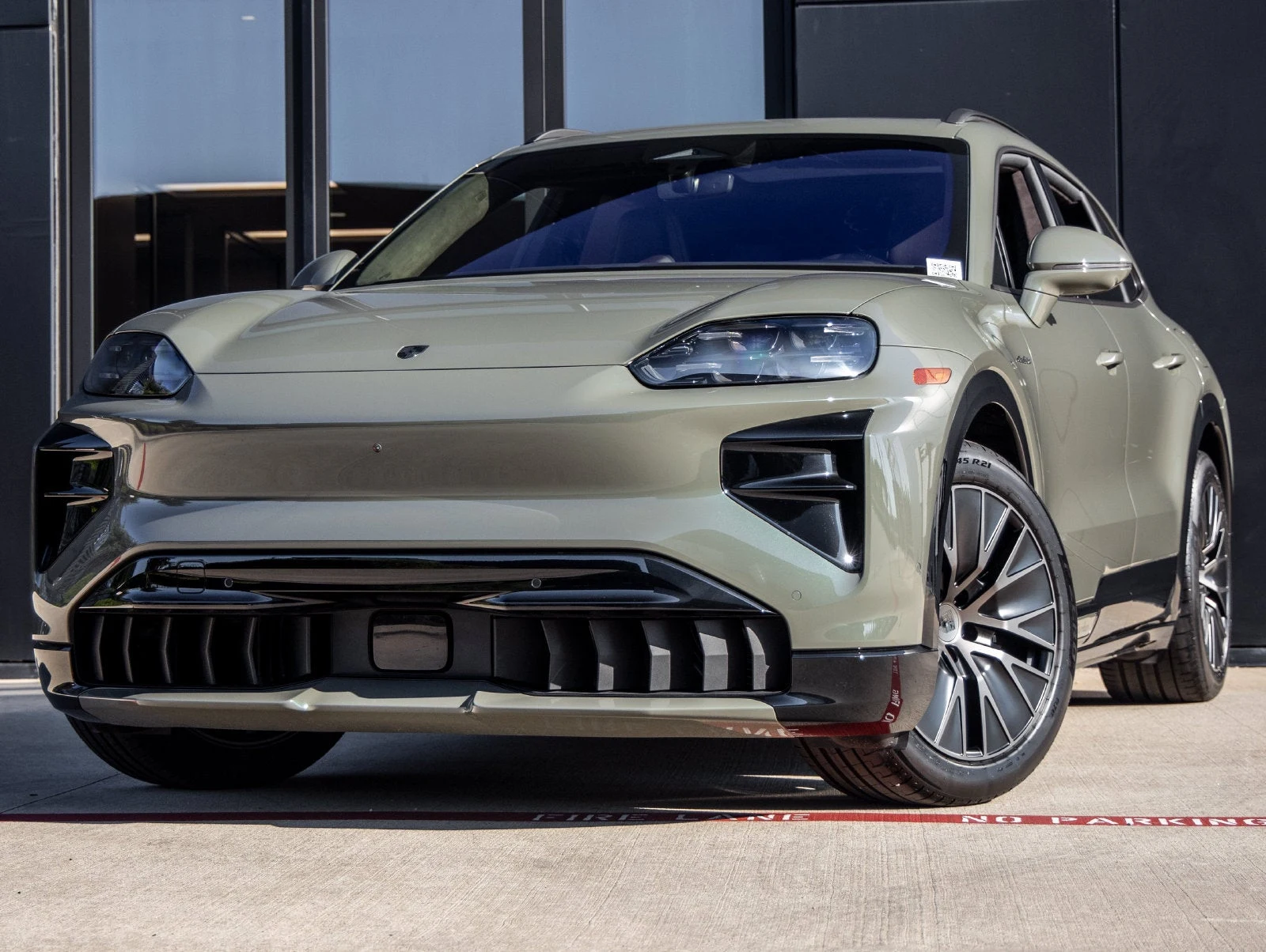 Porsche Cayenne Turbo Electric (E4) · Monteverde Metallic · Indigo Auto Group