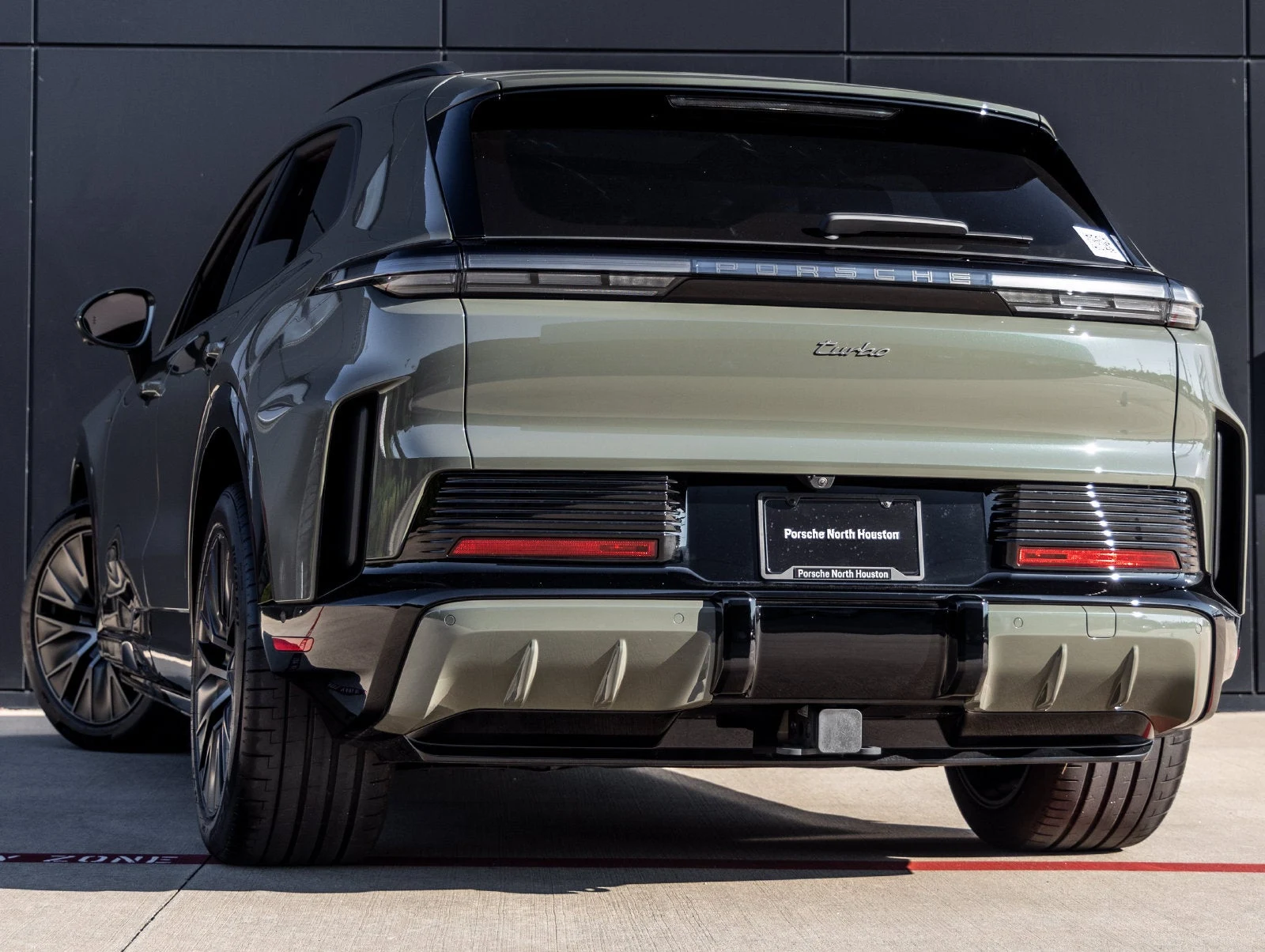 2026 Porsche Cayenne Turbo Electric (E4), 3/20